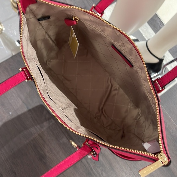 MICHAEL KORS Charlotte Large Leather Top-Zip Tote
Carmine Pink - Picture 8 of 16